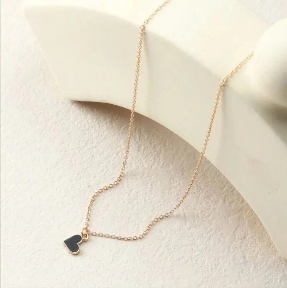 🖤🖤BACK IN STOCK🖤🖤Black Hanging Heart Necklace on a GOLD Necklace 🖤🖤 - Picture 3 of 11